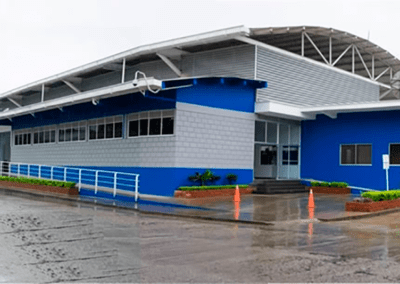 Adecuaciones, remodelaciones y ampliaciones a los edificios lado tierra de los aeropuertos AEROCIVIL de Puerto Asís, Putumayo y San Vicente del Caguán, Caquetá.