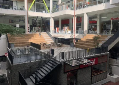 Interventoría para la construcción y mejoramiento de la plaza central del centro comercial Calle 80. Bogotá.